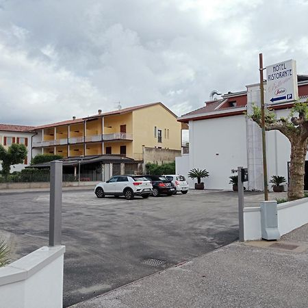Bellerive Ristorante Albergo Manerba del Garda Exteriör bild