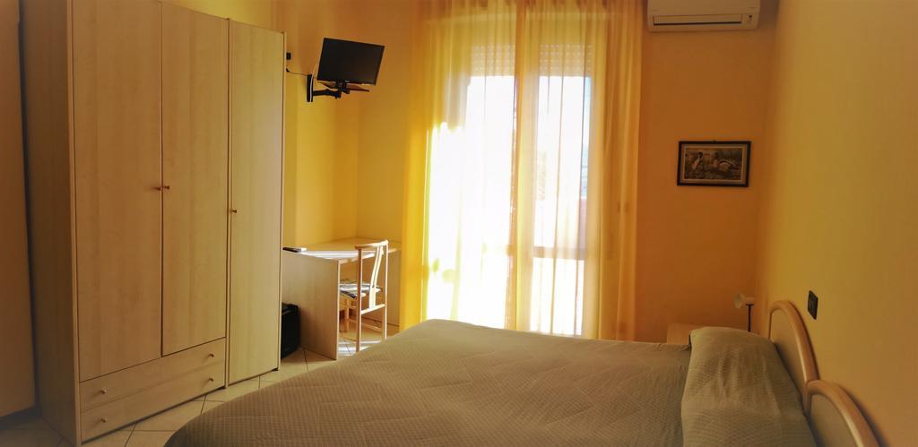 Bellerive Ristorante Albergo Manerba del Garda Exteriör bild