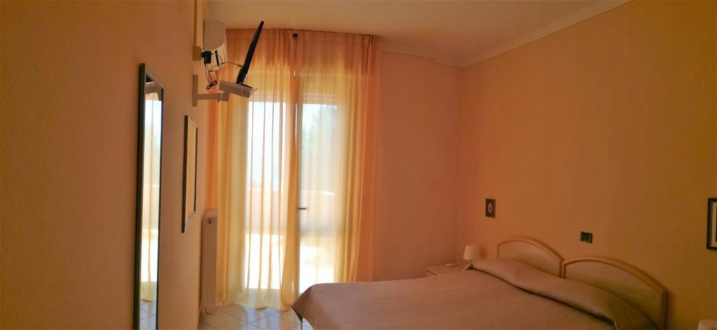 Bellerive Ristorante Albergo Manerba del Garda Exteriör bild