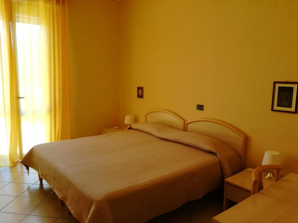 Bellerive Ristorante Albergo Manerba del Garda Exteriör bild