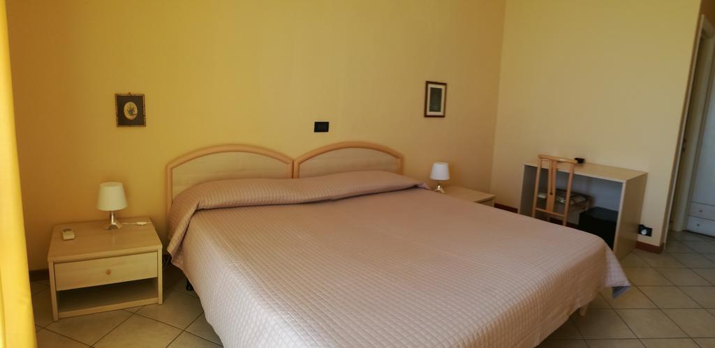 Bellerive Ristorante Albergo Manerba del Garda Exteriör bild